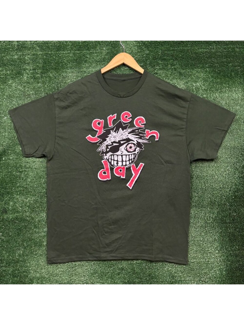 Green Day Saviors Tour graphic green T-shirt. Size XL